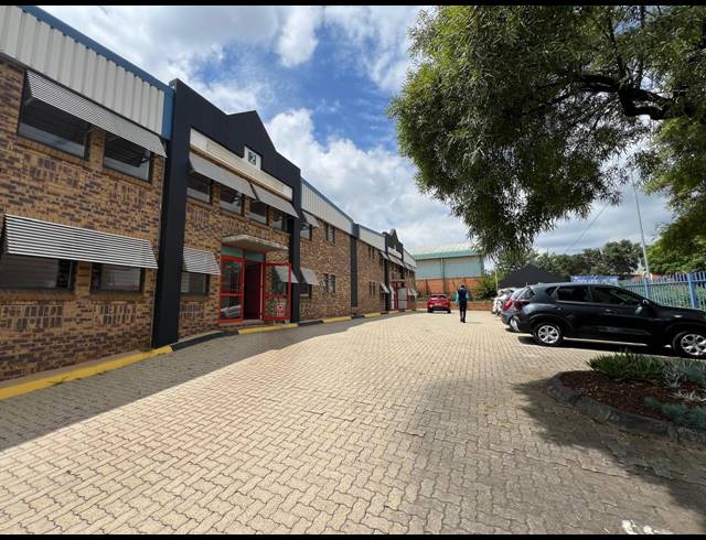 994M² WAREHOUSE TO LET IN KYA SANDS